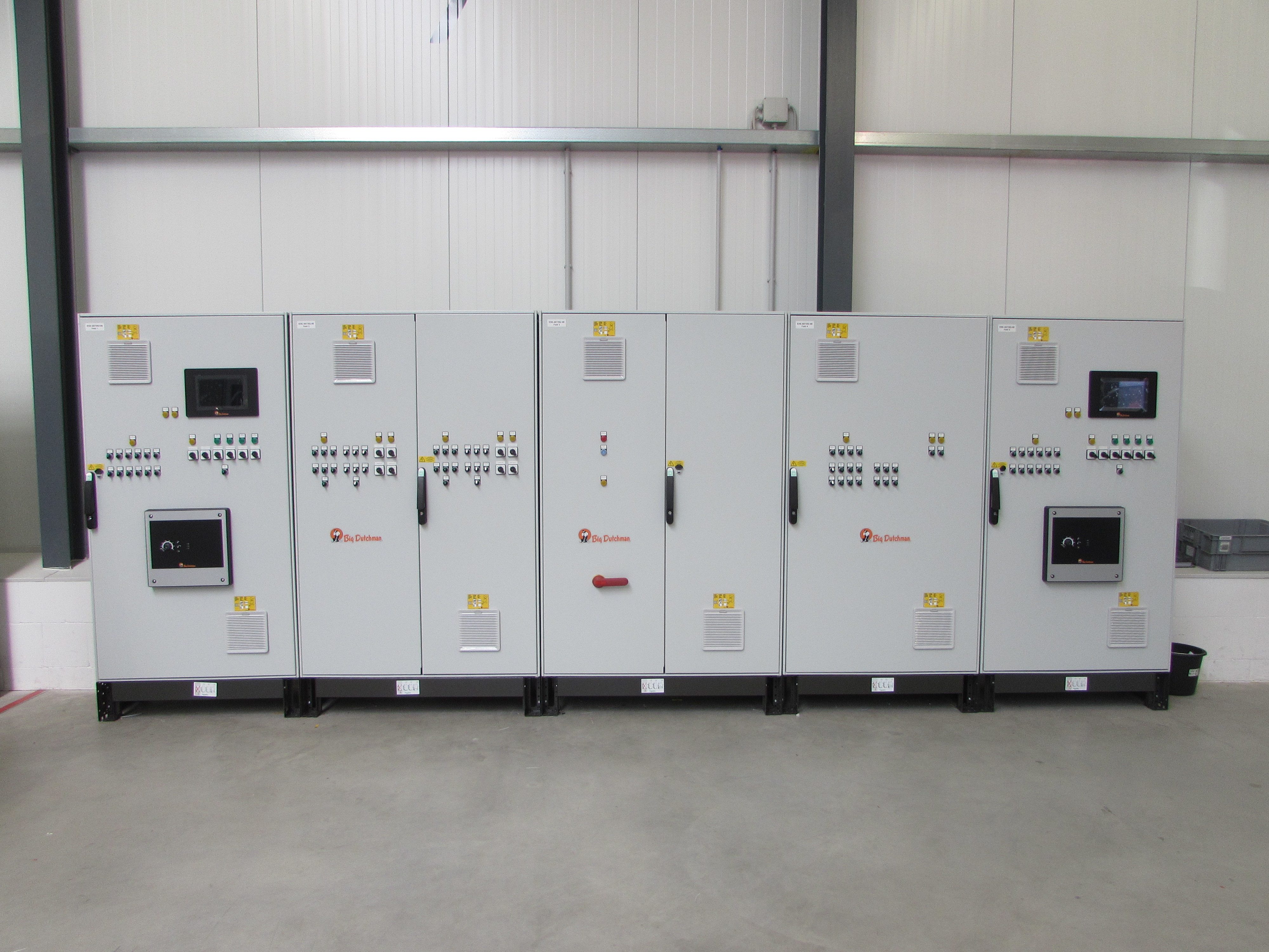 Switch cabinet lay / Natura colony 2x Viper intern level